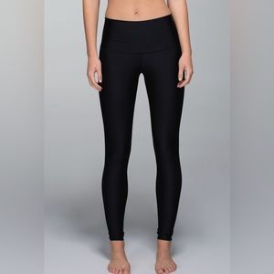 Lululemon Shine Tight (Roll Down) HR.
Black. Size 4. Style Number: W5F06S.